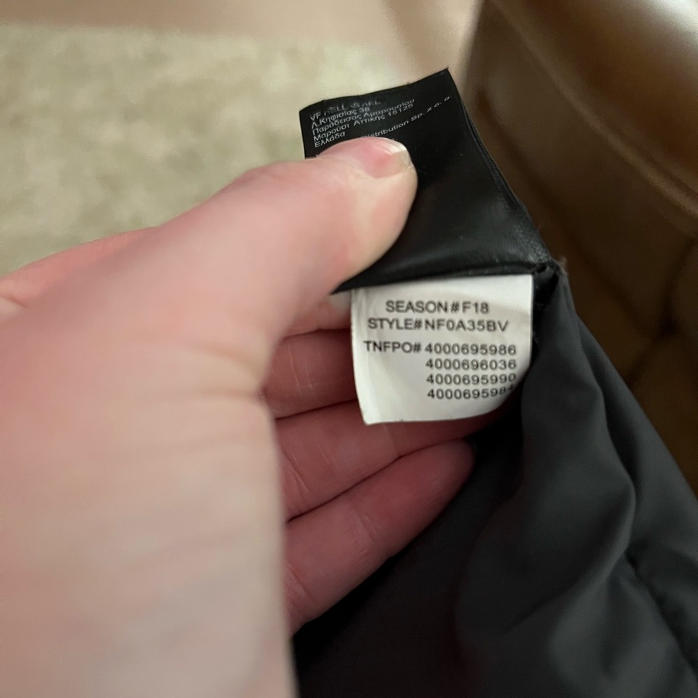 550 Northface Jacket Size Medium Gray - image 7